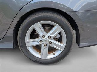 Used 2014 Toyota Camry SE video 3