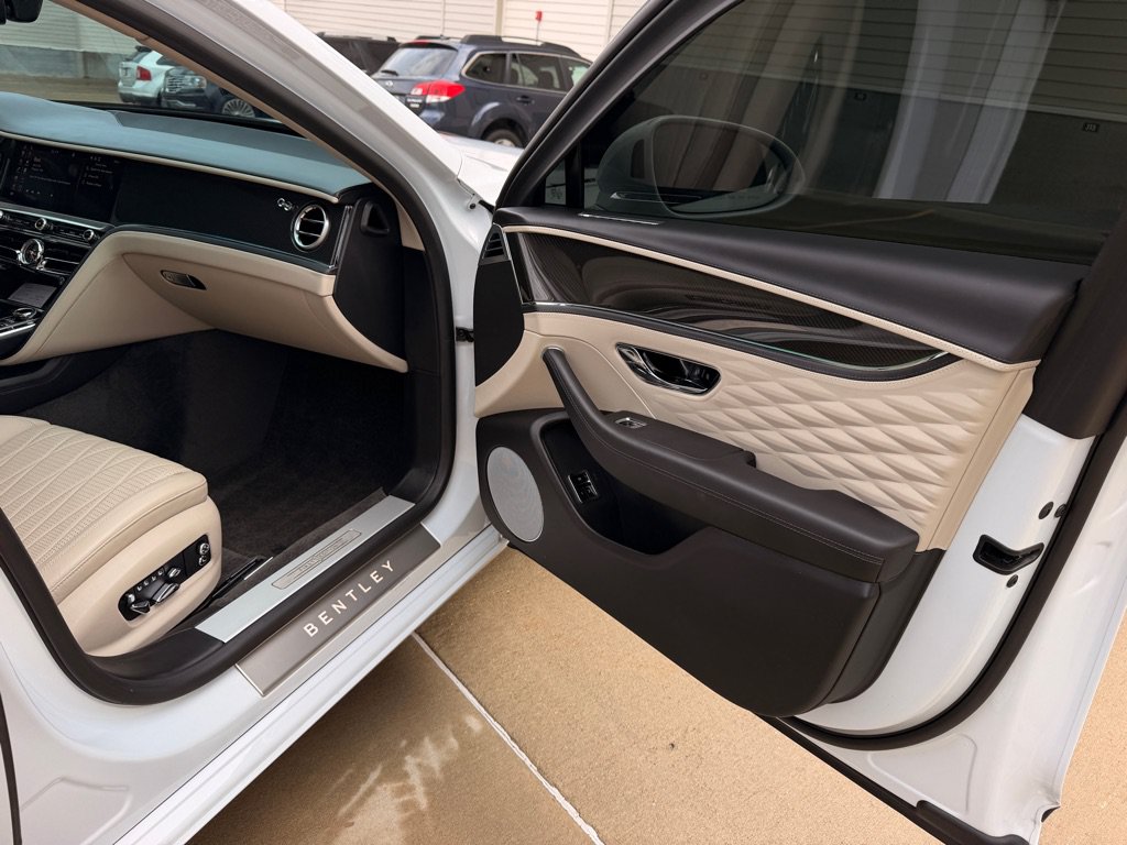 Used 2021 Bentley Flying Spur V8 AWD/4WD image 27