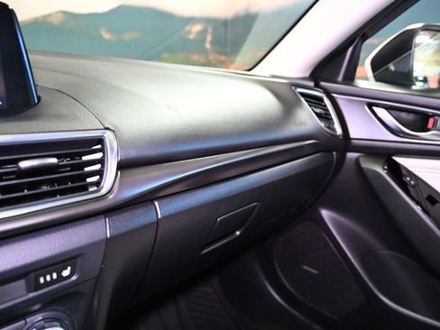 Used 2018 MAZDA MAZDA3 Grand Touring w/ Premium Equipment Package image 33