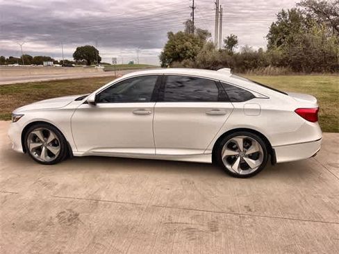 Certified 2018 Honda Accord Touring image 4