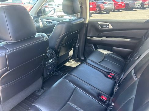 Used 2020 Nissan Pathfinder SL AWD/4WD image 32
