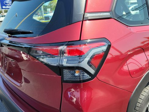 Certified 2025 Subaru Forester AWD/4WD image 11