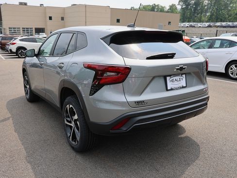 Used 2025 Chevrolet Trax RS FWD image 5