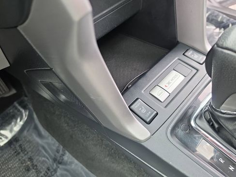 Used 2016 Subaru Forester 2.5i Touring w/ Popular Package #2 image 16