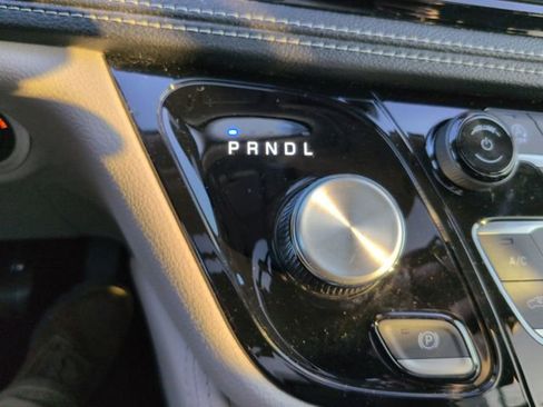 Used 2023 Chrysler Pacifica Limited image 22