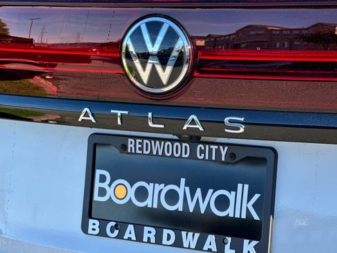 New 2025 Volkswagen Atlas Peak Edition SE image 23