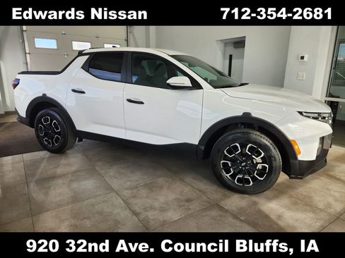 Used 2023 Hyundai Santa Cruz SEL image 2