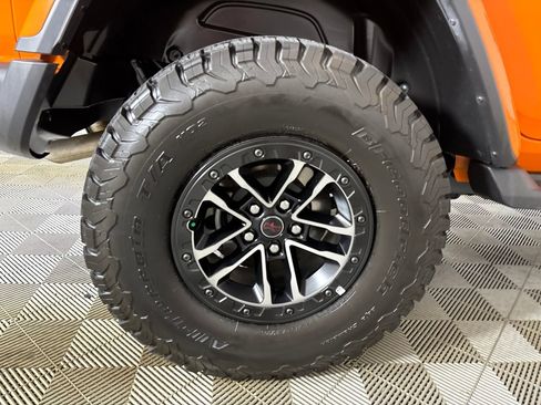 Used 2025 Jeep Wrangler Unlimited Rubicon AWD/4WD image 34