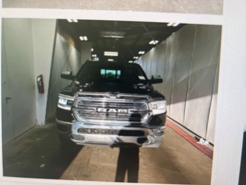 Used 2020 RAM 1500 Laramie AWD/4WD image 17