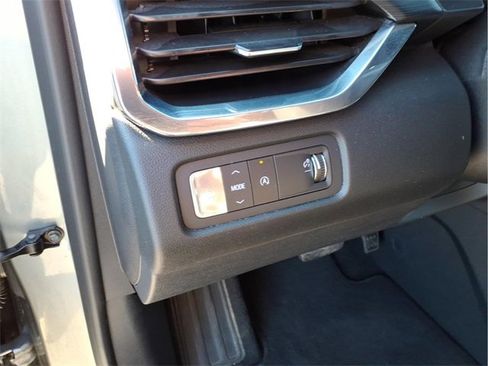 Used 2025 GMC Acadia Elevation image 21