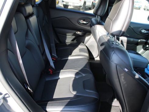 Used 2023 Jeep Cherokee Altitude Lux image 30