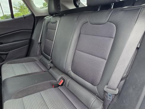 Used 2025 Chevrolet Trax LT w/ LT Convenience Package FWD image 29