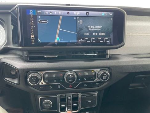 Used 2024 Jeep Gladiator Sport image 16