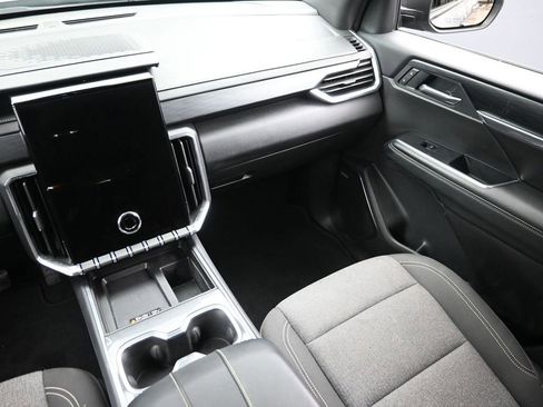 Used 2025 GMC Acadia Elevation image 13