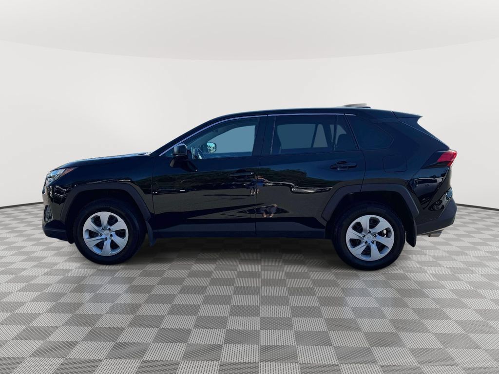 Used 2025 Toyota RAV4 LE AWD/4WD image 4