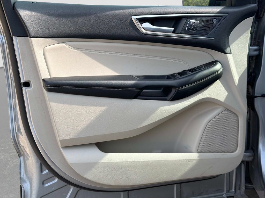 Used 2022 Ford Edge Titanium AWD/4WD image 18