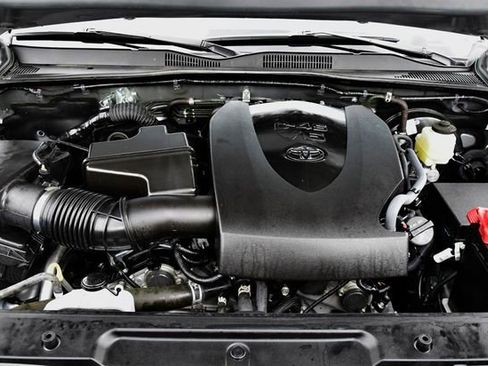 Certified 2023 Toyota Tacoma SR5 AWD/4WD image 28