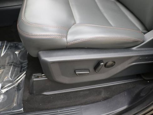 Used 2025 Ford Expedition Active AWD/4WD image 19