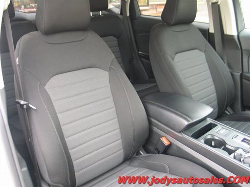 Used 2024 Ford Edge SE w/ Black Appearance Package AWD/4WD image 19