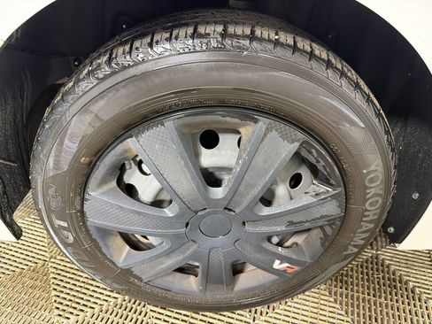 Used 2022 Toyota Corolla LE FWD image 17