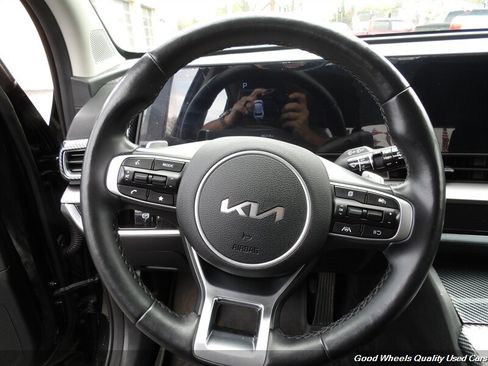 Used 2023 Kia Sportage EX AWD/4WD image 16