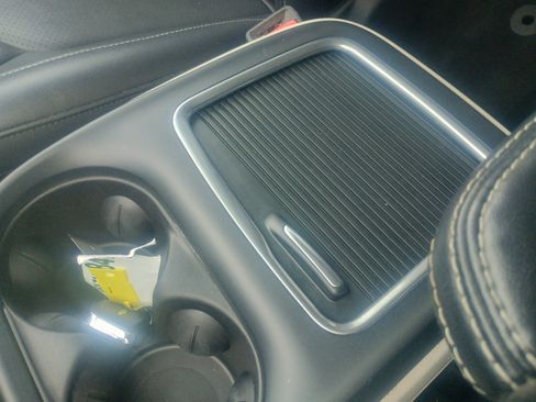 Used 2024 Chrysler Pacifica Touring-L image 36