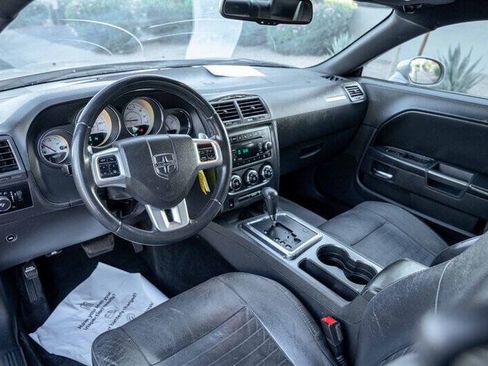 Used 2013 Dodge Challenger SXT RWD image 9