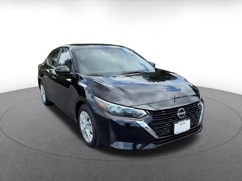 Used 2025 Nissan Sentra S FWD image 3