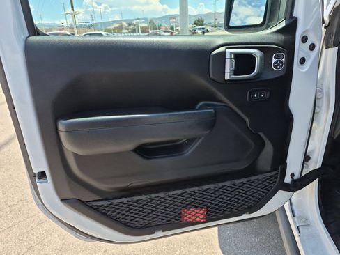 Used 2022 Jeep Gladiator Mojave w/ LED Lighting Group AWD/4WD image 11