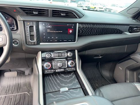 Certified 2023 GMC Yukon XL Denali w/ Denali Reserve Package image 31