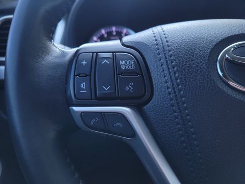 Used 2019 Toyota Highlander Plus FWD image 20