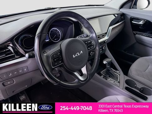 Used 2022 Kia Niro LXS FWD image 11