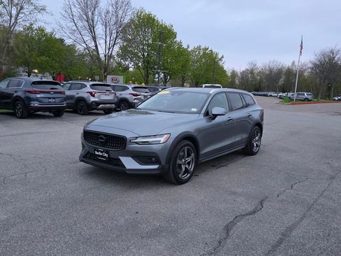 Used 2021 Volvo V60 T5 Cross Country AWD/4WD image 4