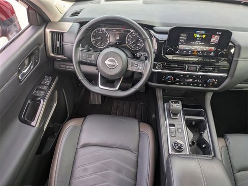 Used 2023 Nissan Pathfinder Platinum w/ Black Appearance Package image 18