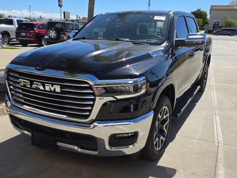 Used 2025 RAM 1500 Laramie AWD/4WD image 1