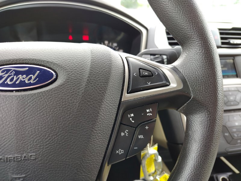 Used 2016 Ford Fusion SE FWD image 13