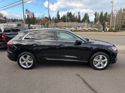Used 2019 Audi e-tron Premium Plus image 10