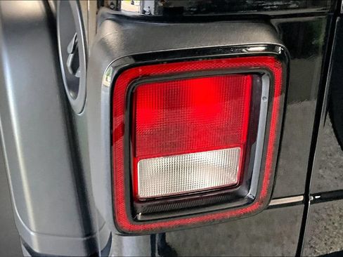 Used 2022 Jeep Wrangler Unlimited Sport AWD/4WD image 23