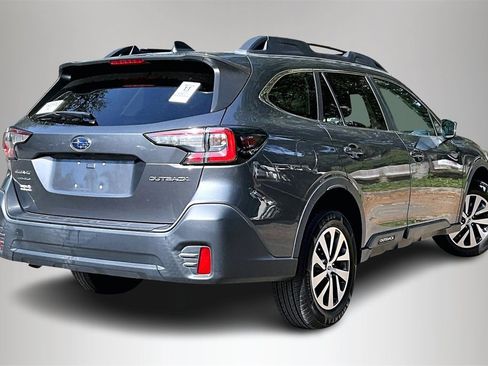 Used 2022 Subaru Outback Premium image 5