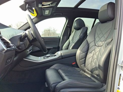 Used 2024 BMW X5 xDrive40i w/ Premium Package image 13