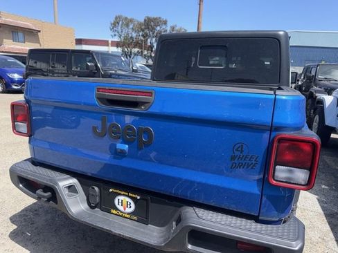 Used 2022 Jeep Gladiator Sport AWD/4WD image 5
