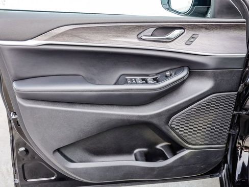 Certified 2024 Jeep Grand Cherokee L Limited w/ Luxury Tech Group II image 25