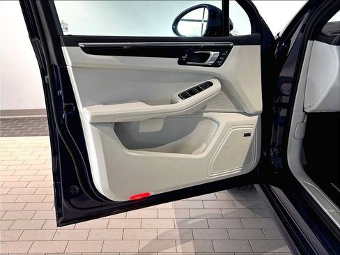 New 2026 Porsche Macan AWD/4WD image 24