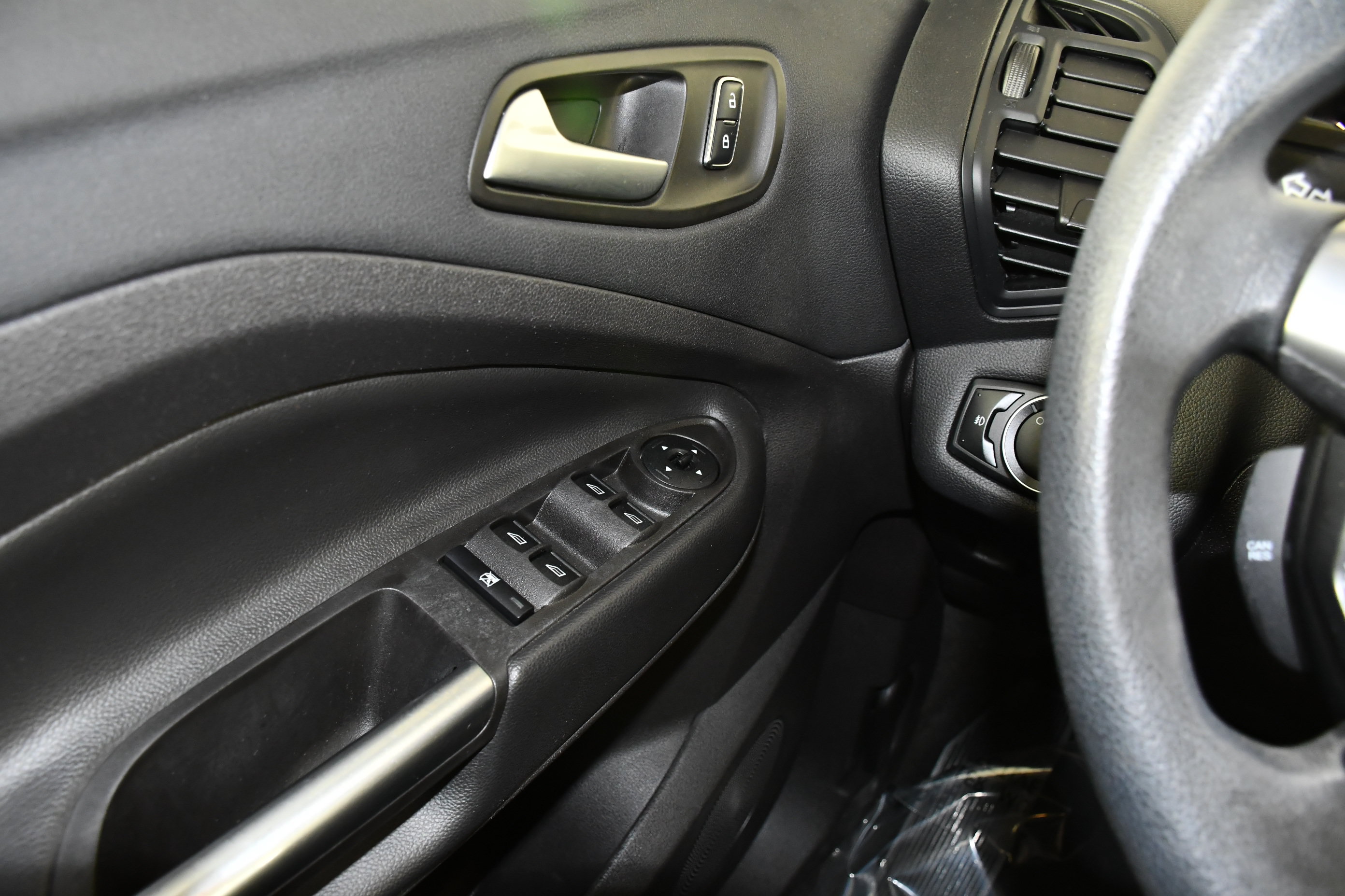 Used 2016 Ford Escape SE FWD image 32