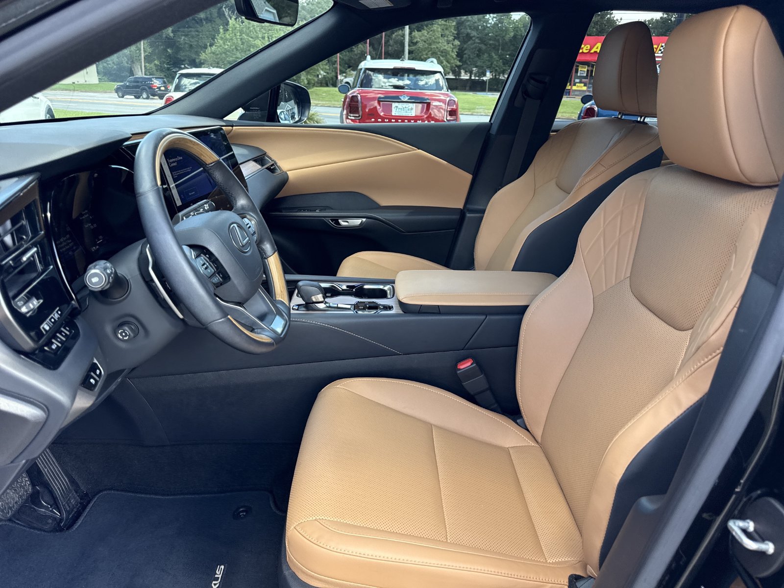 Used 2025 Lexus RX 350 Premium w/ Accessory Package (K3) FWD image 9