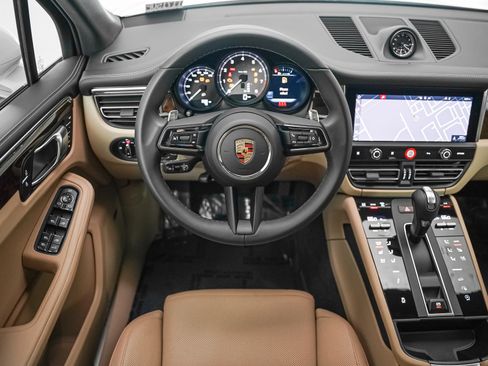 Certified 2025 Porsche Macan S image 16