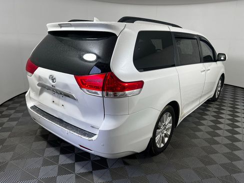 Used 2011 Toyota Sienna Limited w/ Premium Pkg image 5