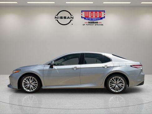 Used 2018 Toyota Camry XLE FWD image 5