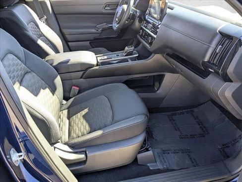 Used 2024 Nissan Pathfinder SV w/ Lighting Package (N92) image 23