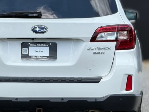 Used 2017 Subaru Outback 3.6R Touring AWD/4WD image 14